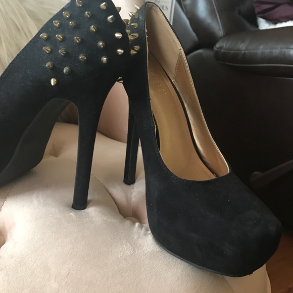 HUGE CLOSET SALE🎉Black platform pumps with spikes - Picture 3 of 8
